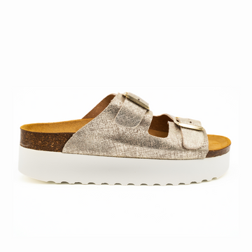A beige Plakton Bloc Beta sandal with adjustable straps and a natural cork footbed, handmade in Spain.